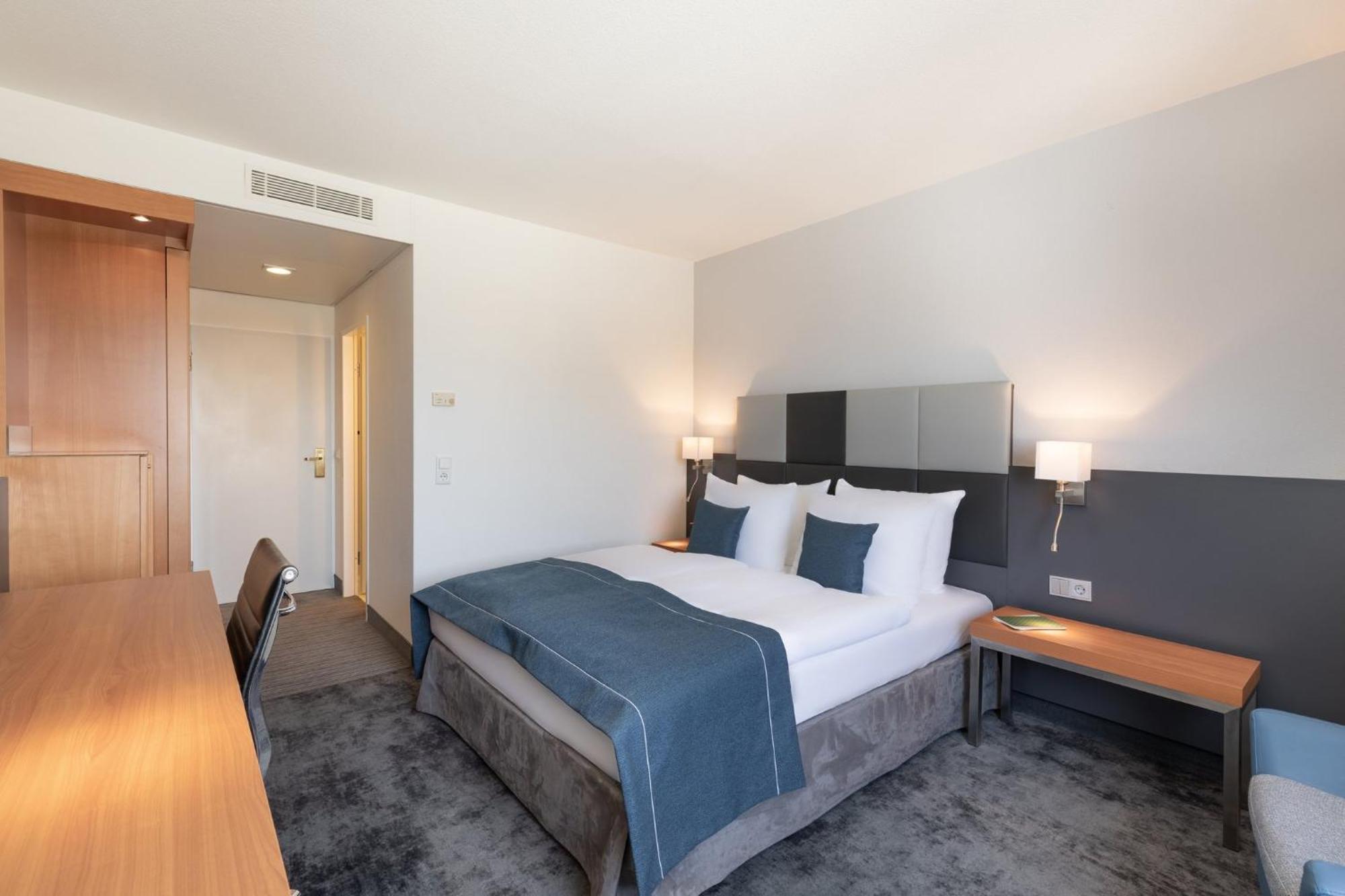Garner Hotel Ruesselsheim By Ihg Esterno foto